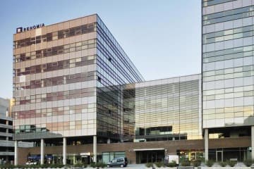 Kancelářská budova Brno Holándská s logem RENOMIA