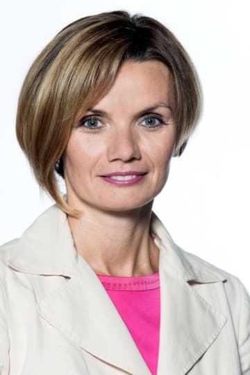 Клара Кодуа, M. A. Директор Международни Операции